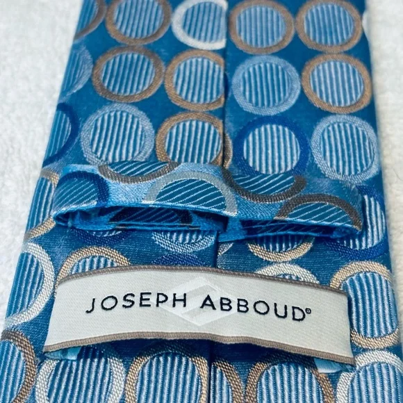 Brand New Stylish Tie By JOSEPH ABBOUD - Picture 4 of 4